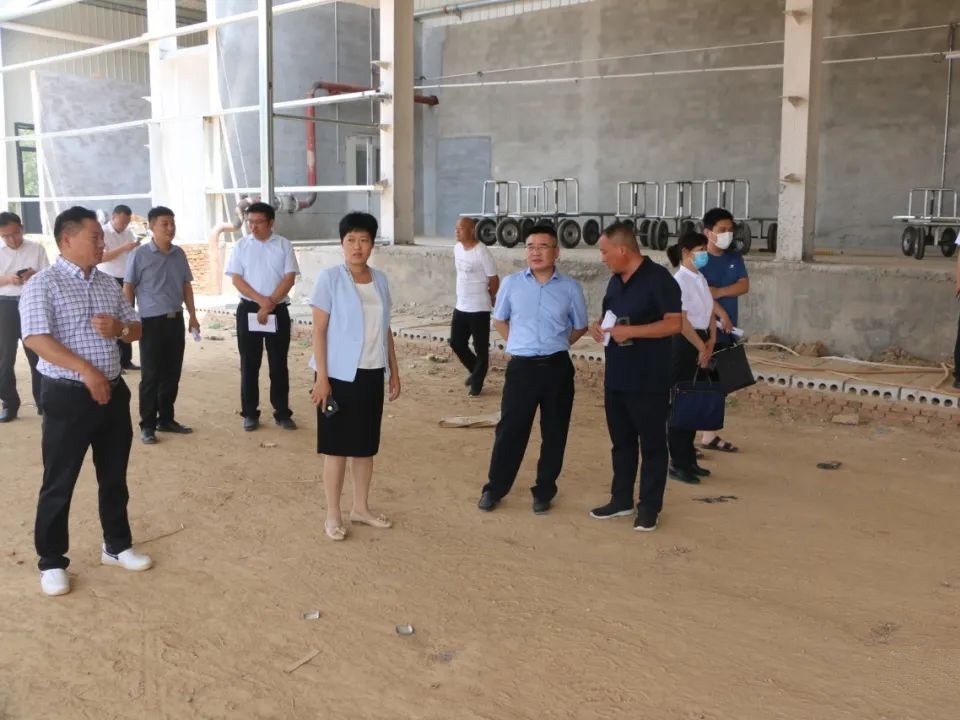汶上縣行政審批服務(wù)局黨組書記、局長(zhǎng)馮濤帶隊(duì)到次邱鎮(zhèn)調(diào)研蘆花雞精深加工及冷鏈物流項(xiàng)目手續(xù)辦理工作