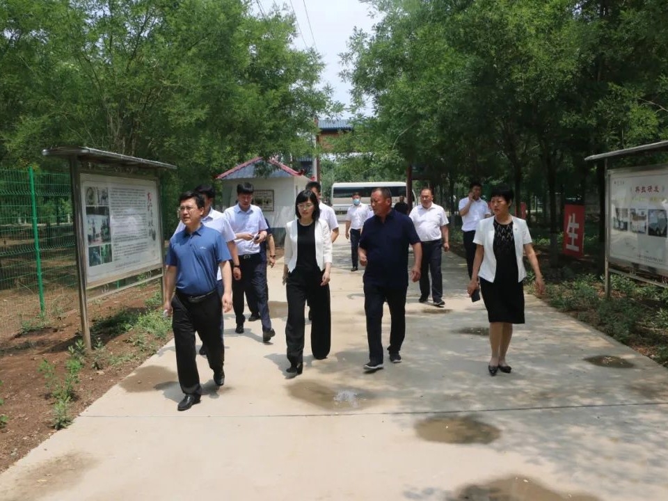 黑龍江省克山縣考察團(tuán)到金秋農(nóng)牧公司參觀考察汶上蘆花雞項(xiàng)目建設(shè)和農(nóng)業(yè)產(chǎn)業(yè)化發(fā)展