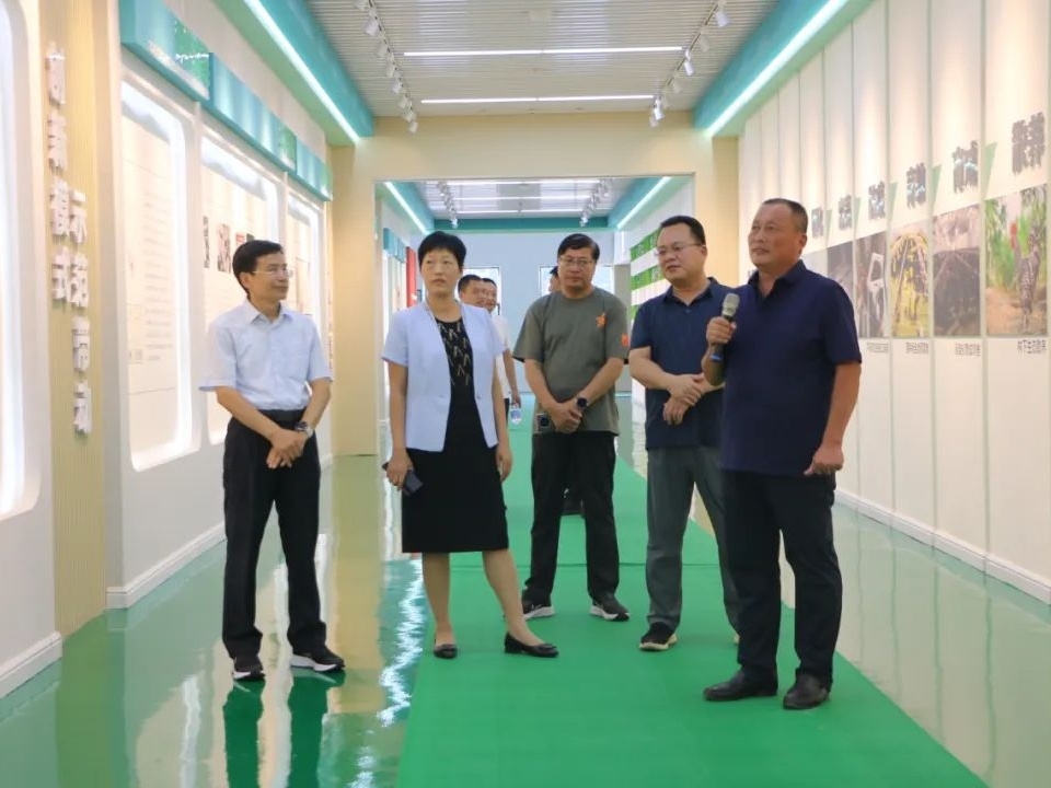 汶上縣人大常委會(huì)三級(jí)調(diào)研員王允國(guó)、縣政府副縣長(zhǎng)孫景亮到金秋農(nóng)牧公司督導(dǎo)調(diào)研市對(duì)縣觀摩項(xiàng)目籌備工作