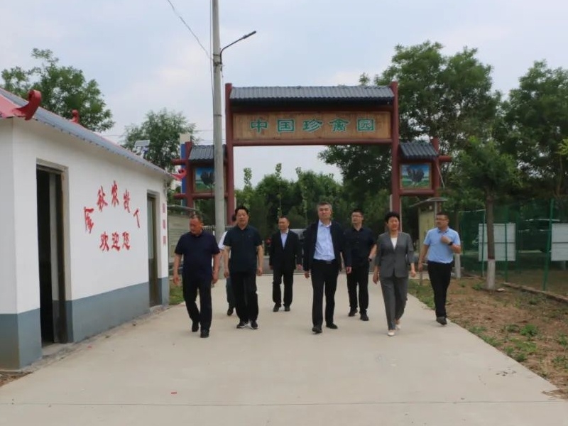 省農(nóng)科院家禽所黨委書記韓偉一行到金秋農(nóng)牧公司調(diào)研蘆花雞產(chǎn)業(yè)發(fā)展情況