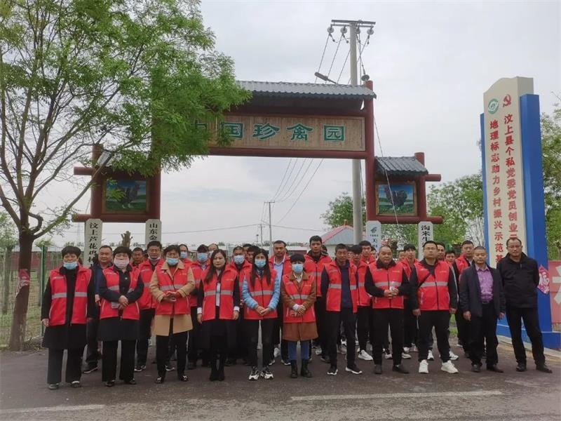 臨沂市蘭陵縣畜牧從業(yè)團隊一行88人來金秋農(nóng)牧公司考察學(xué)習(xí)畜牧產(chǎn)業(yè)發(fā)展