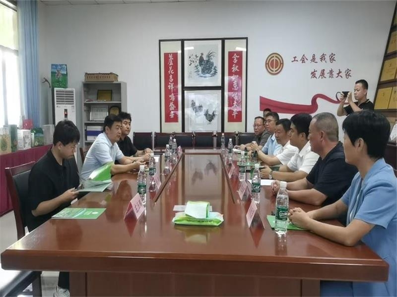 國家統(tǒng)計局山東調(diào)查總隊黨組成員、副總隊長霍云峰一行蒞臨金秋農(nóng)牧公司開展汶上蘆花雞養(yǎng)殖情況調(diào)研